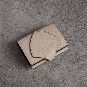 Equestrian Shield Two-tone Leather Folding Wallet